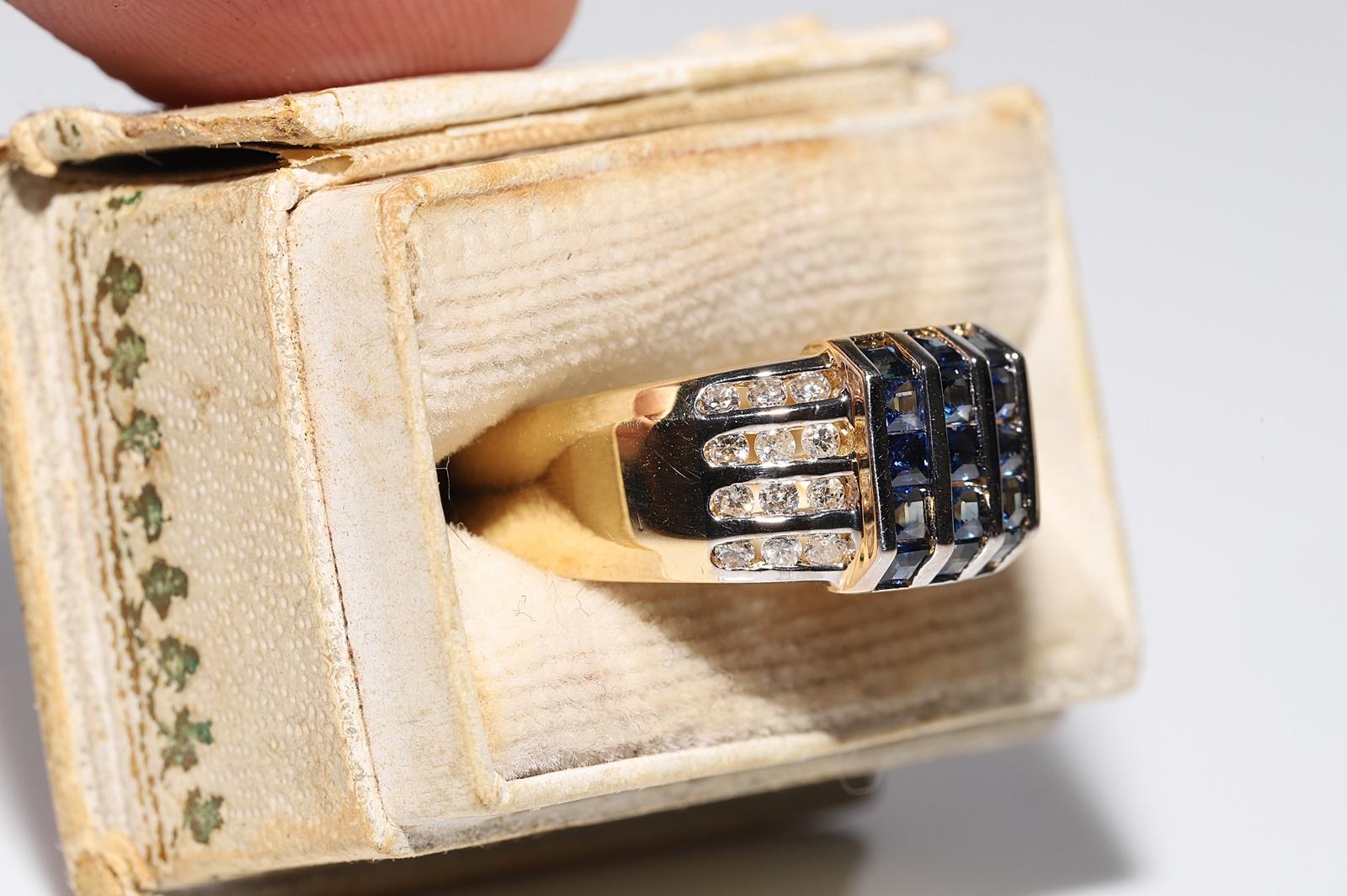 Retro Vintage Circa 1990s 18k Gold Natural Diamond And Caliber Cut Sapphire Ring For Sale