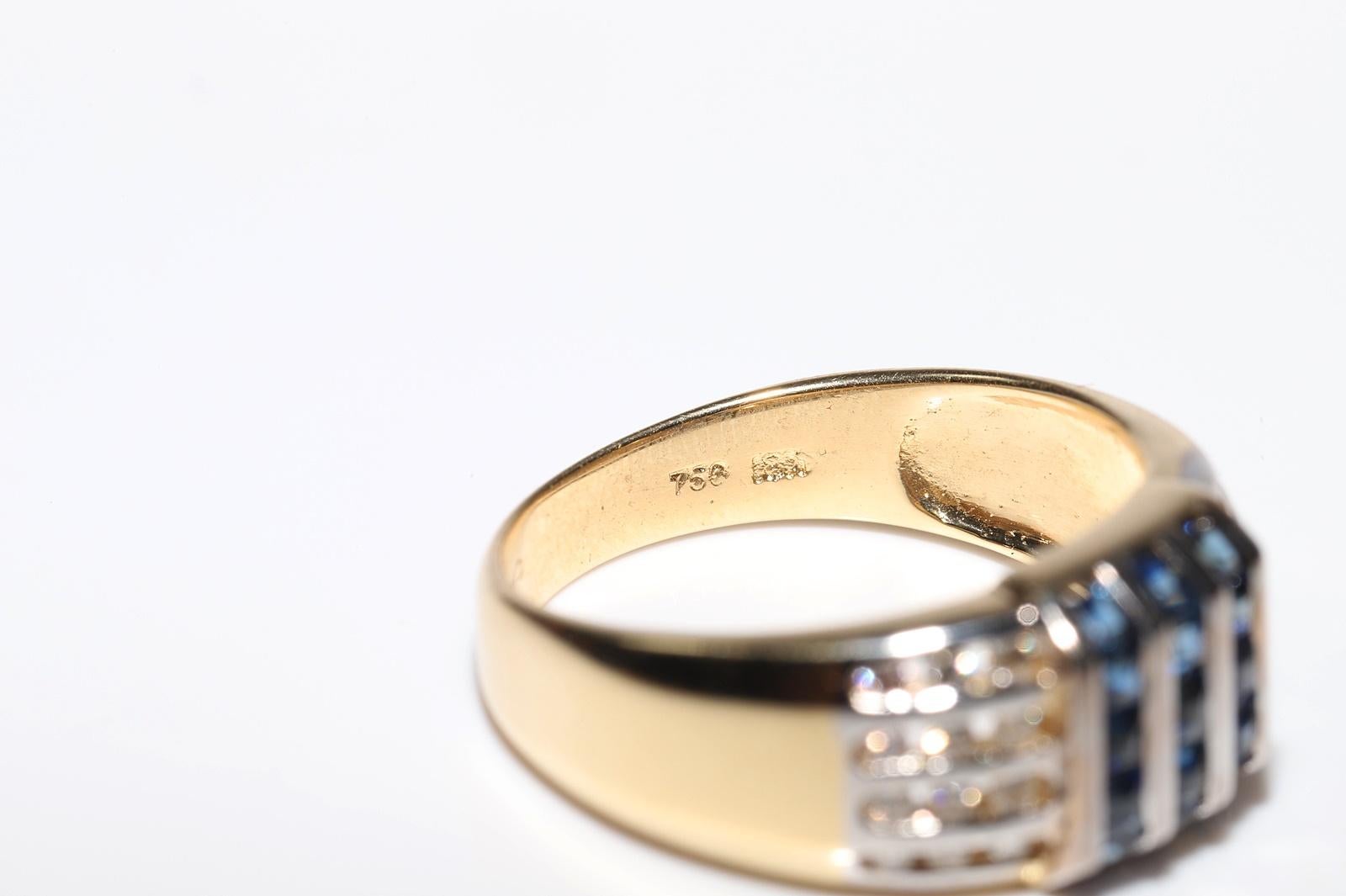 Vintage Circa 1990s 18k Gold Natural Diamond And Caliber Cut Sapphire Ring For Sale 2