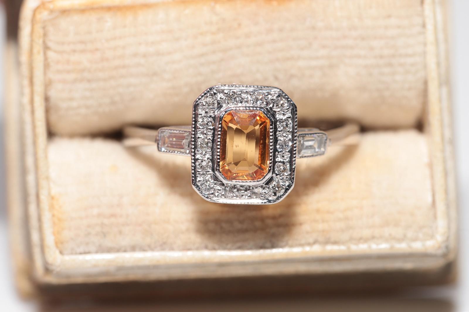 In sehr gutem Zustand.
Das Gesamtgewicht beträgt 2.8 Gramm.
Insgesamt ist Diamant 0,30 ct.
Der Diamant hat die Farbe G-H und die Reinheit vs-s1.
Insgesamt ist Citrin etwa 0,40 ct.
Ringgröße ist US 7
Wir können jede Größe herstellen.
Die Box ist