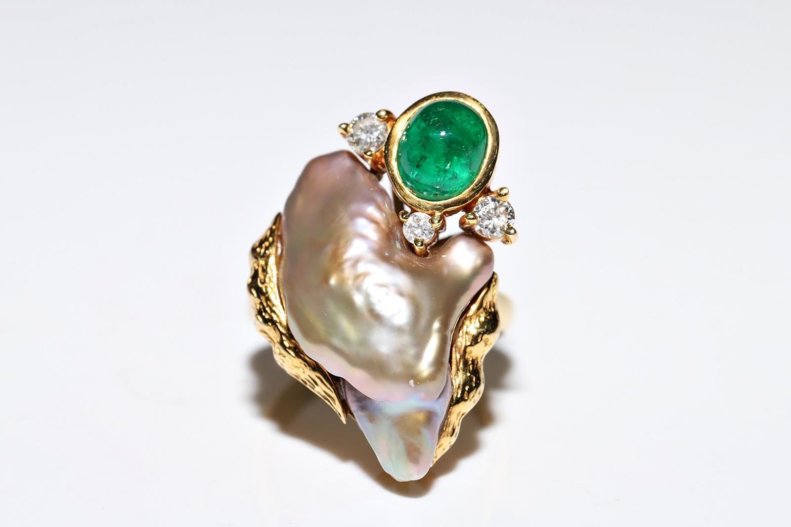 Vintage Circa 1990s 18k Gold Natural Diamond And Emerald And Mother Pearl Ring For Sale 5