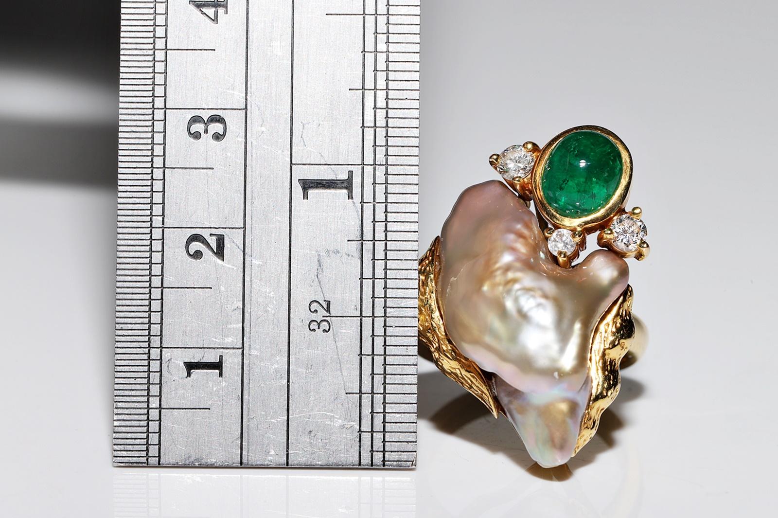 Vintage Circa 1990s 18k Gold Natural Diamond And Emerald And Mother Pearl Ring For Sale 6