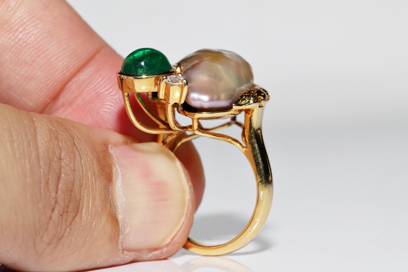 Vintage Circa 1990s 18k Gold Natural Diamond And Emerald And Mother Pearl Ring For Sale 7