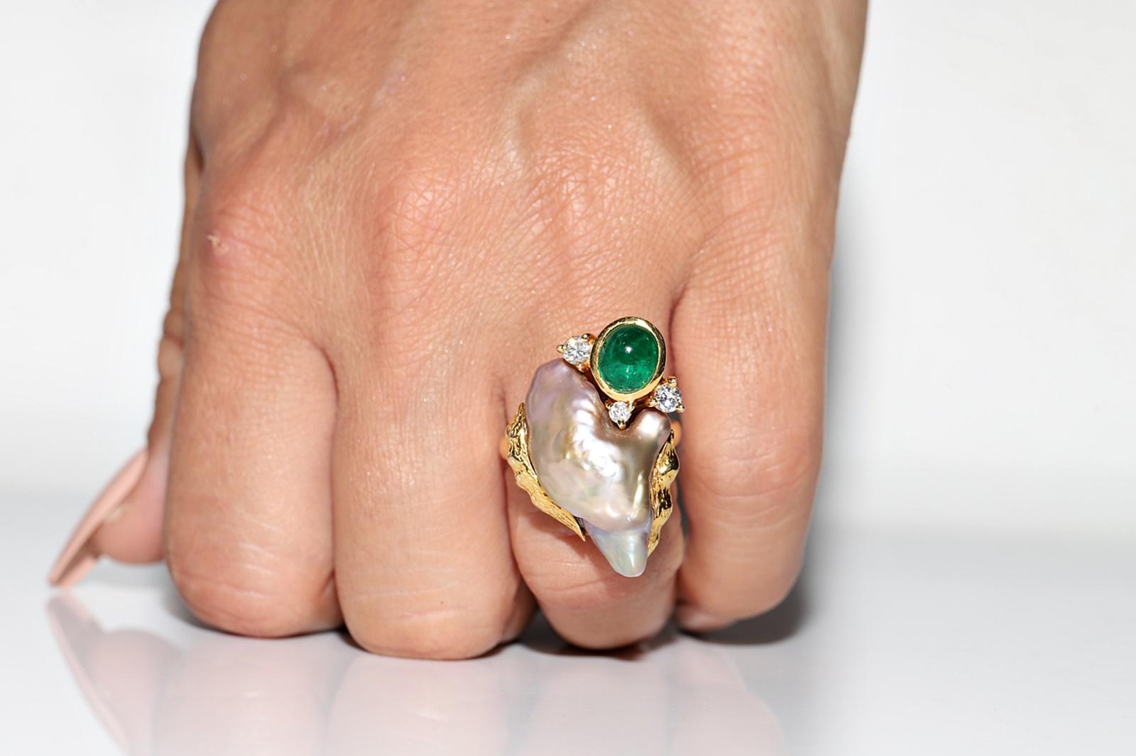 Retro Vintage Circa 1990s 18k Gold Natural Diamond And Emerald And Mother Pearl Ring For Sale