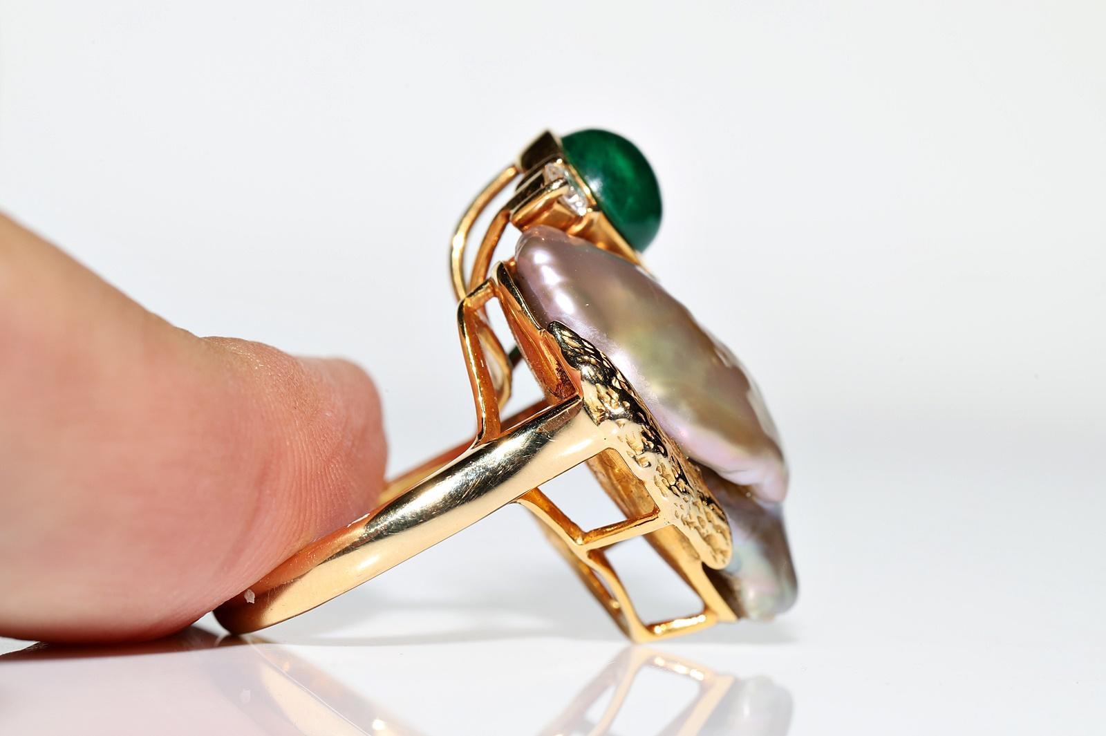 Vintage Circa 1990s 18k Gold Natural Diamond And Emerald And Mother Pearl Ring For Sale 1