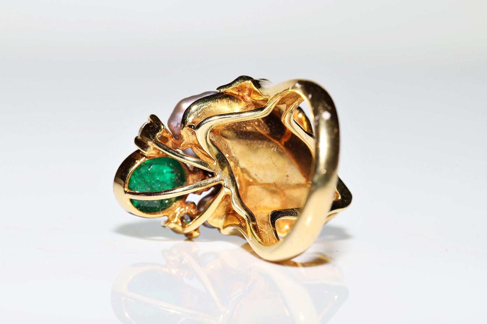 Vintage Circa 1990s 18k Gold Natural Diamond And Emerald And Mother Pearl Ring For Sale 3