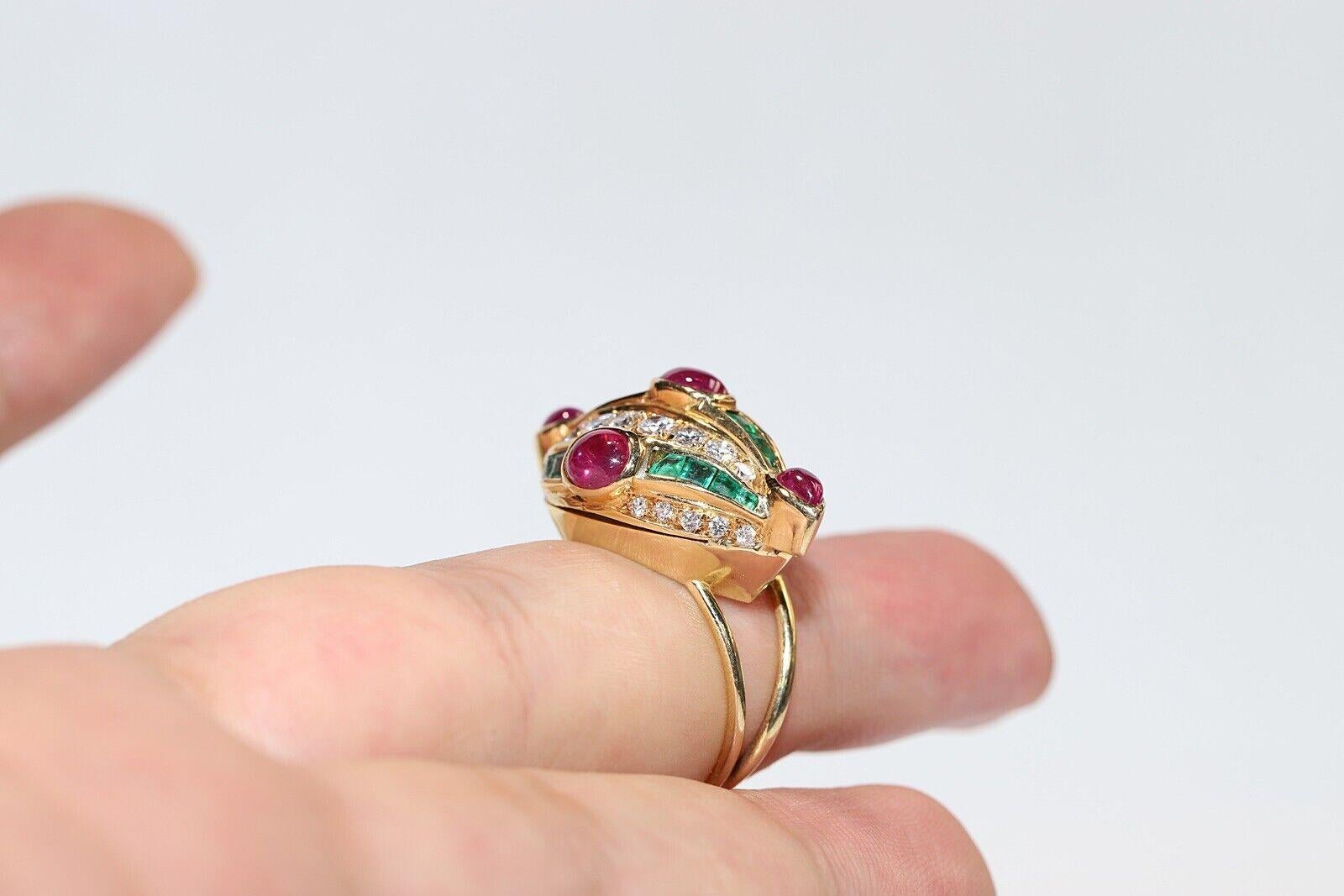 Vintage Circa 1990s 18k Gold Natural Diamond And Emerald And Ruby Ring  For Sale 4