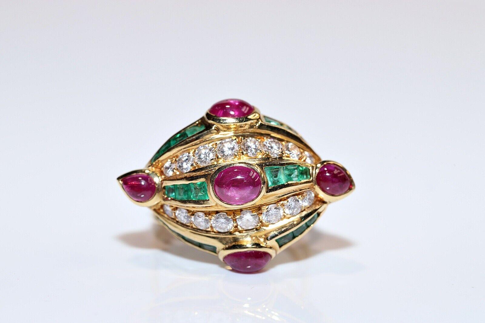 Vintage Circa 1990s 18k Gold Natural Diamond And Emerald And Ruby Ring  In Good Condition For Sale In Fatih/İstanbul, 34