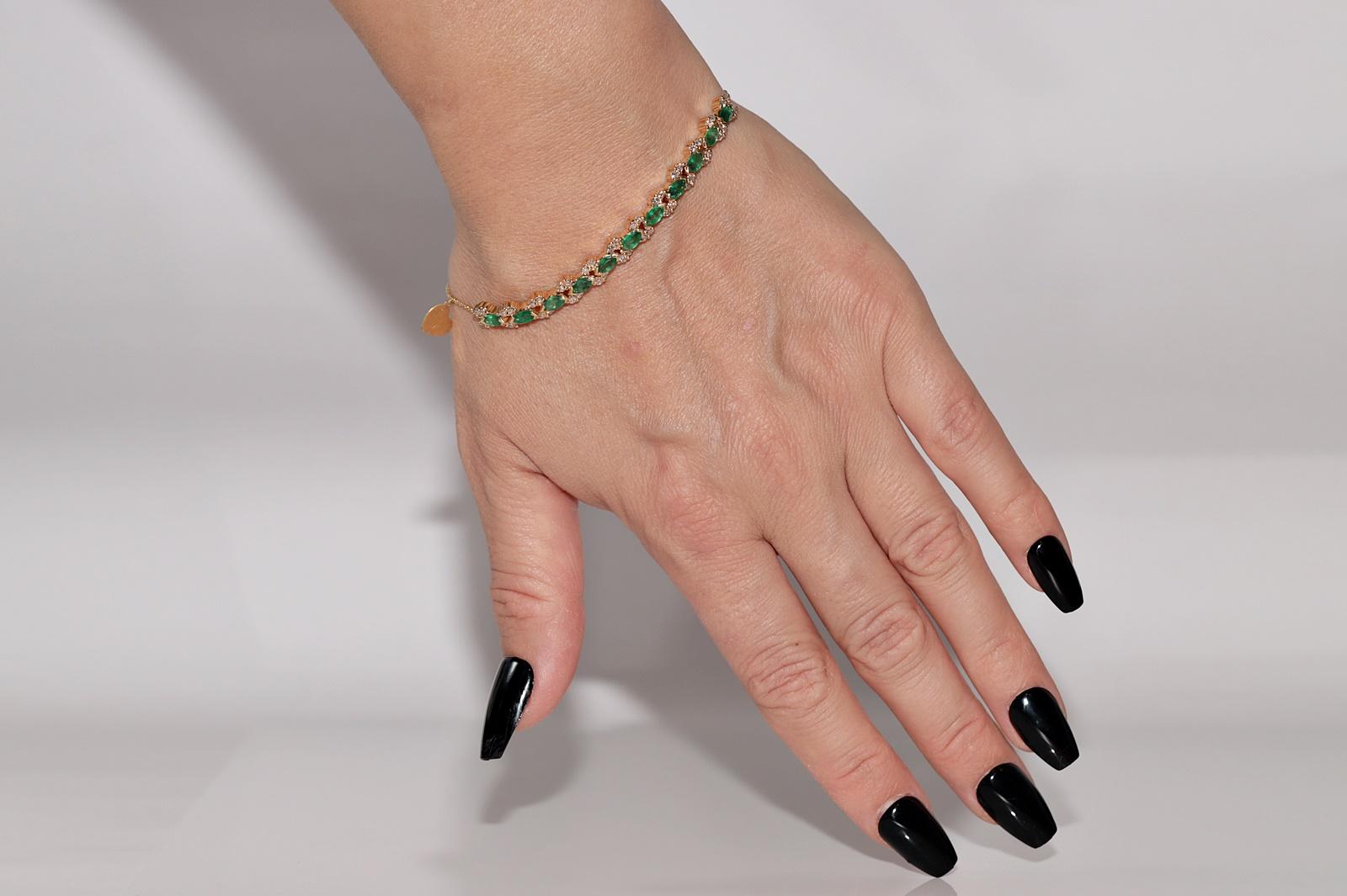 
In very good condition.
Total weight is 10.3 grams.
Totally is diamond 0.80 ct.
The diamond is has G-H color and vs clarity.
Totally is emerald 2.20 ct.
Total lenght is bracelet 20 cm.
Box is not included.
Please contact for any questions.