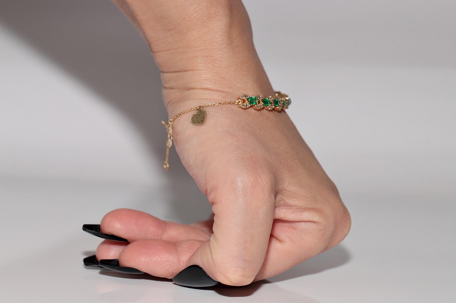 Vintage Circa 1990s 18k Gold Natural Diamond And Emerald Decorated Bracelet In Good Condition For Sale In Fatih/İstanbul, 34