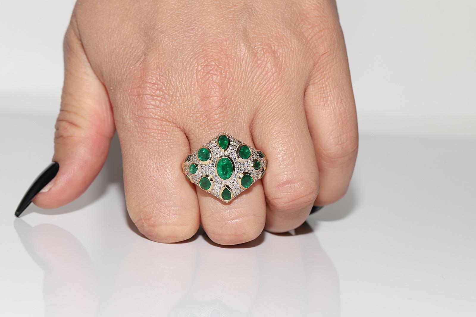 Vintage Circa 1990s 18k Gold Natural Diamond And Emerald Decorated Ring For Sale 7