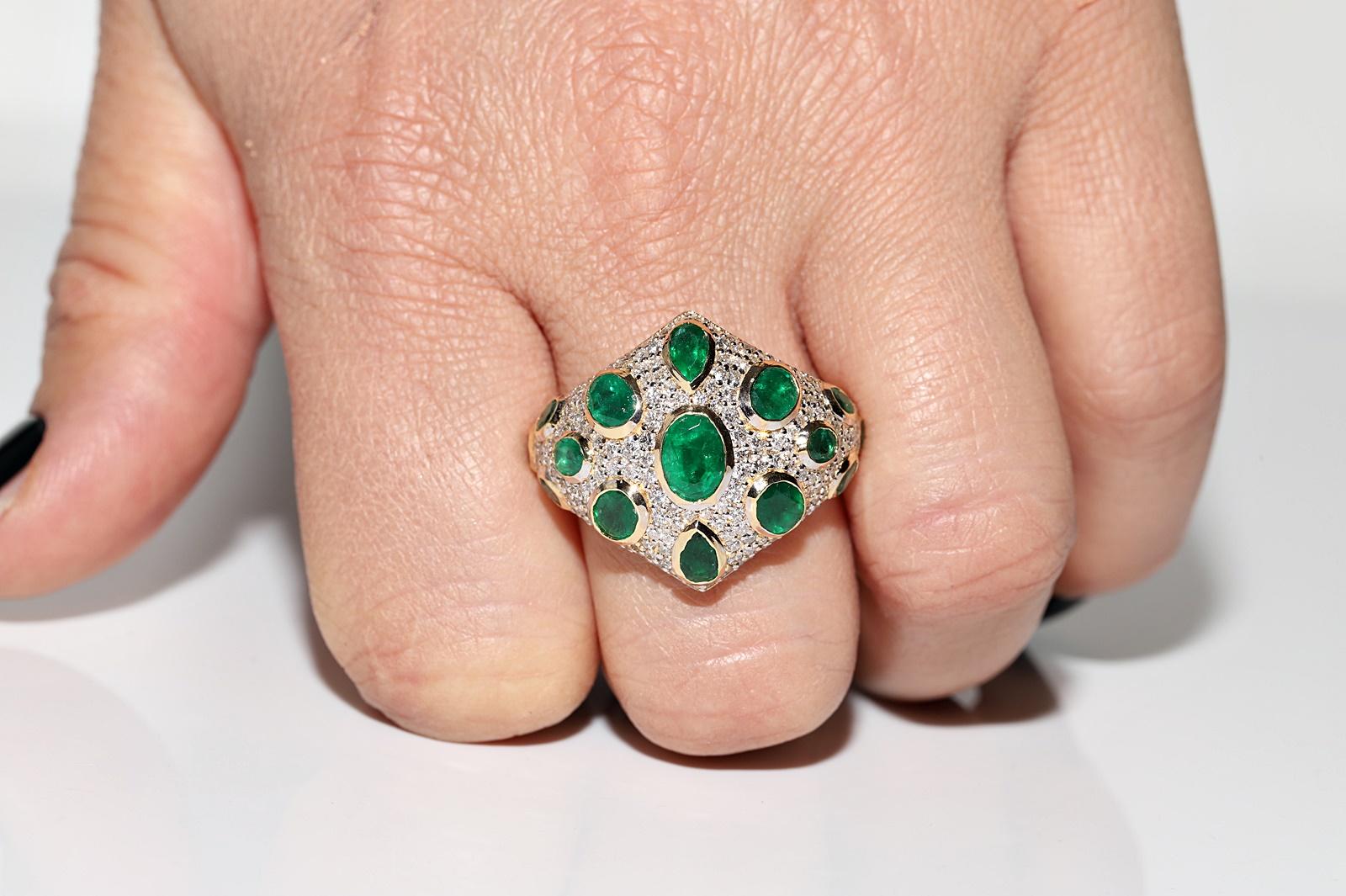 Vintage Circa 1990s 18k Gold Natural Diamond And Emerald Decorated Ring For Sale 8