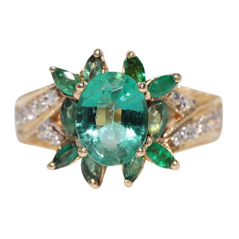 Vintage Circa 1990 Bague en or 18k décorée de diamants naturels et d
émeraudes