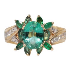 Vintage Circa 1990 Bague en or 18k décorée de diamants naturels et d
émeraudes