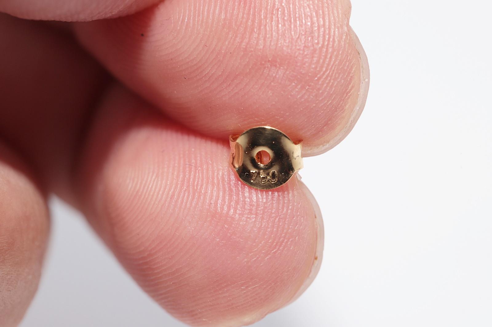 Vintage CIRCA 1990er 18k Gold Natürlicher Diamant und Smaragd Verzierter Ohrstecker im Angebot 10