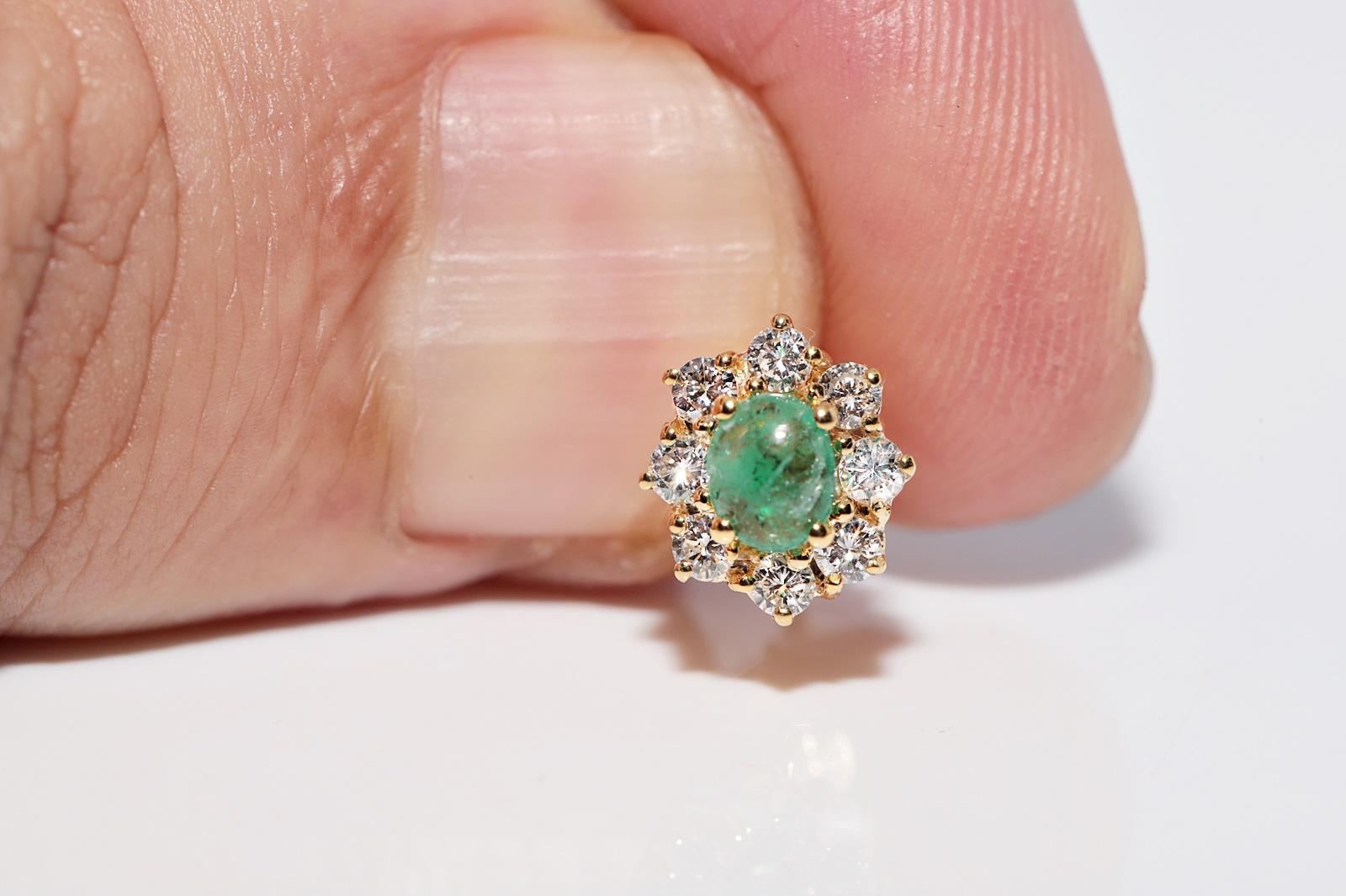 Vintage CIRCA 1990er 18k Gold Natürlicher Diamant und Smaragd Verzierter Ohrstecker im Angebot 2