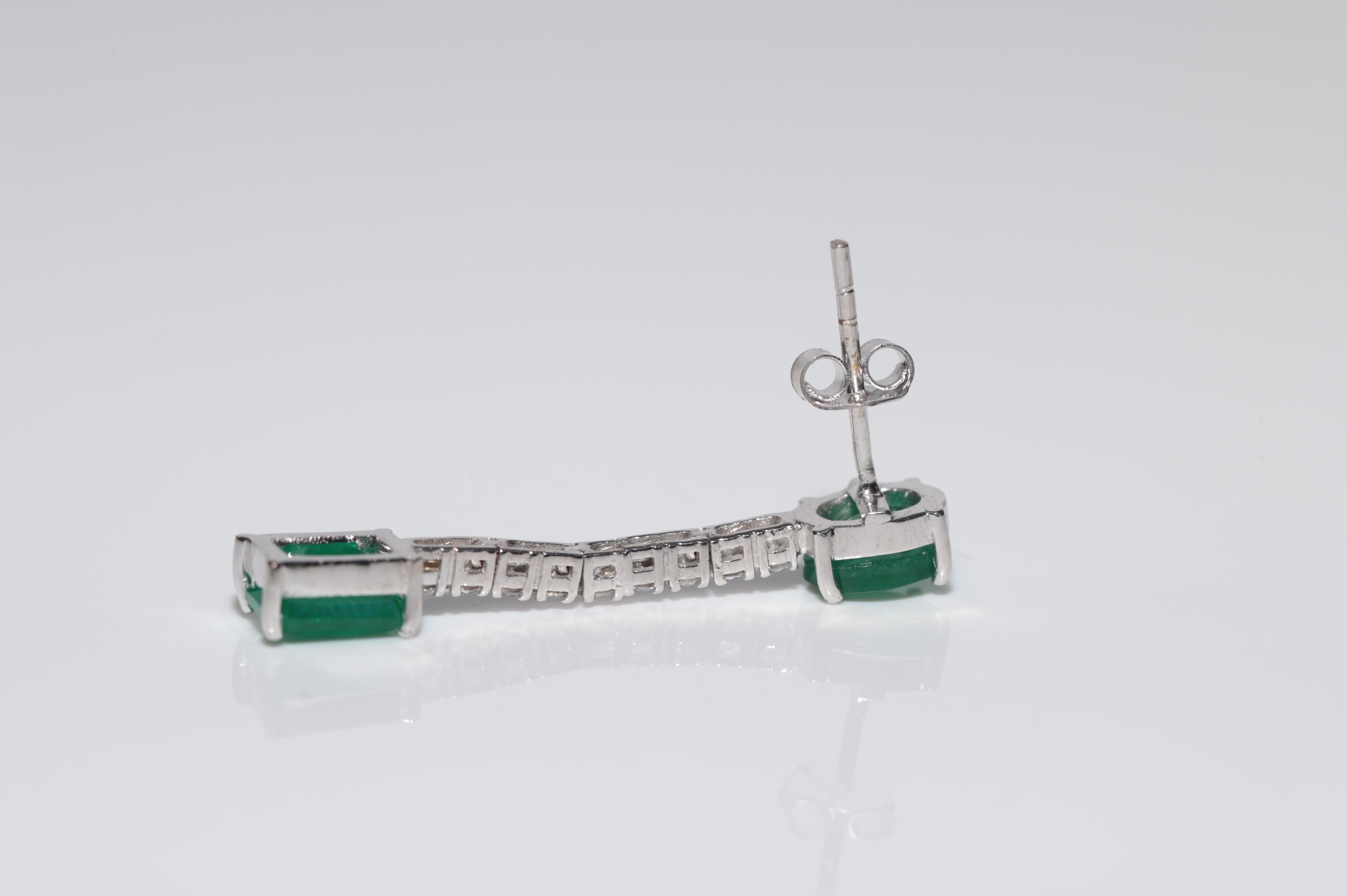 Vintage Circa 1990s 18k Gold Natural Diamond And Emerald Drop Earring 12