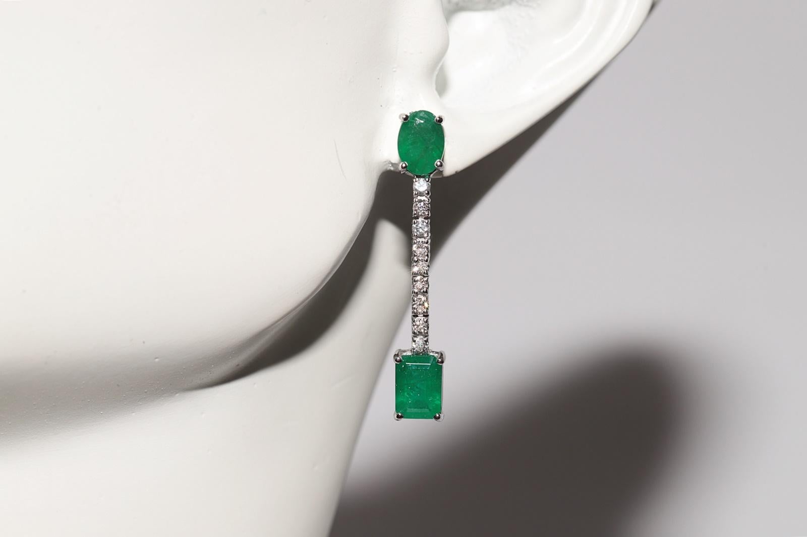 Vintage Circa 1990s 18k Gold Natural Diamond And Emerald Drop Earring In Good Condition In Fatih/İstanbul, 34