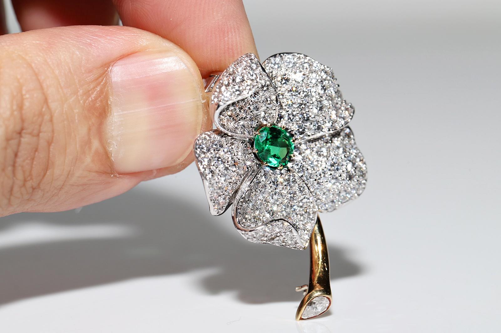Vintage Circa 1990s 18k Gold Natural Diamond And Emerald Flowers Brooch  For Sale 5
