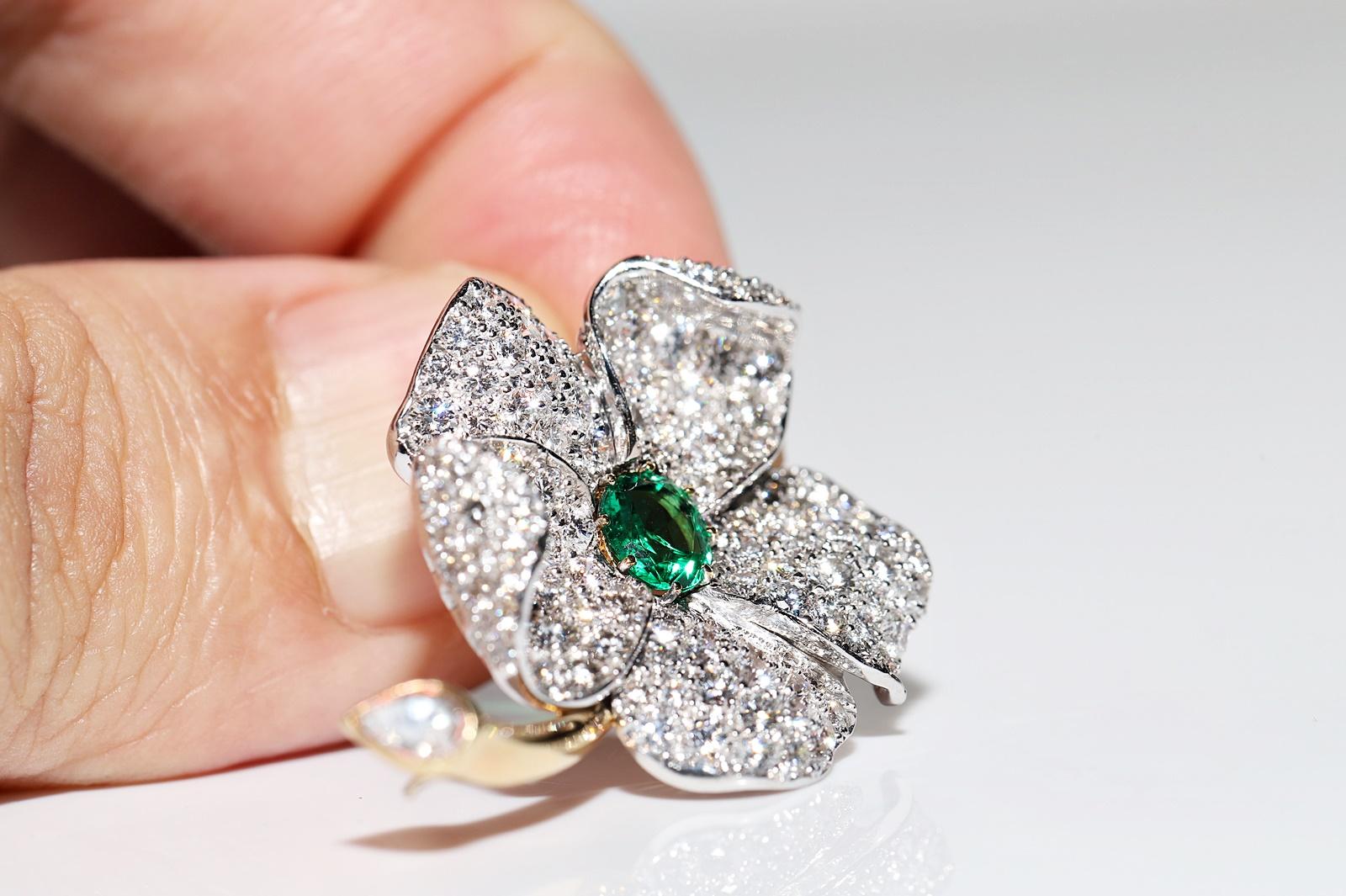 Vintage Circa 1990s 18k Gold Natural Diamond And Emerald Flowers Brooch  For Sale 6