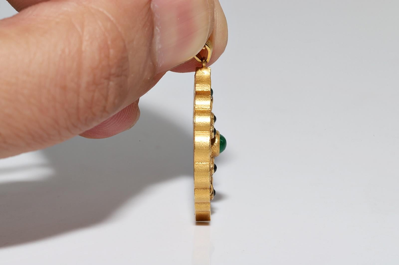 Vintage CIRCA 1990er Jahre 18k Gold Natürlicher Diamant und  Smaragd-Anhänger-Halskette im Angebot 5