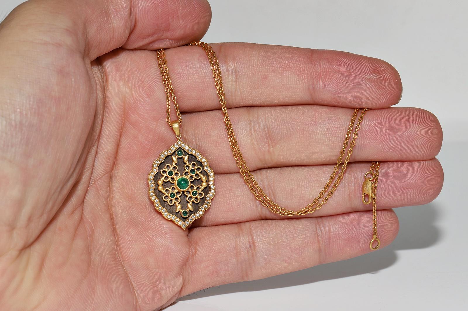 Vintage Circa 1990s 18k Gold Natural Diamond And  Emerald Pendant Necklace For Sale 8