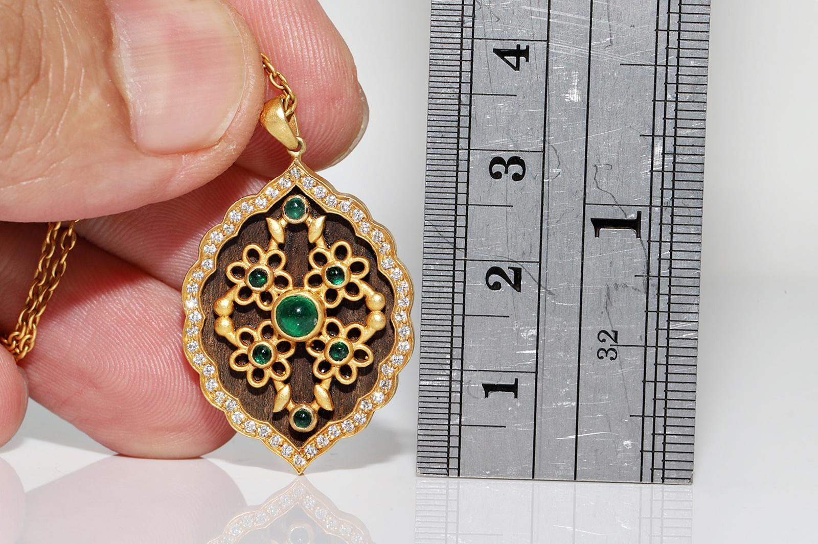 Vintage Circa 1990s 18k Gold Natural Diamond And  Emerald Pendant Necklace For Sale 9