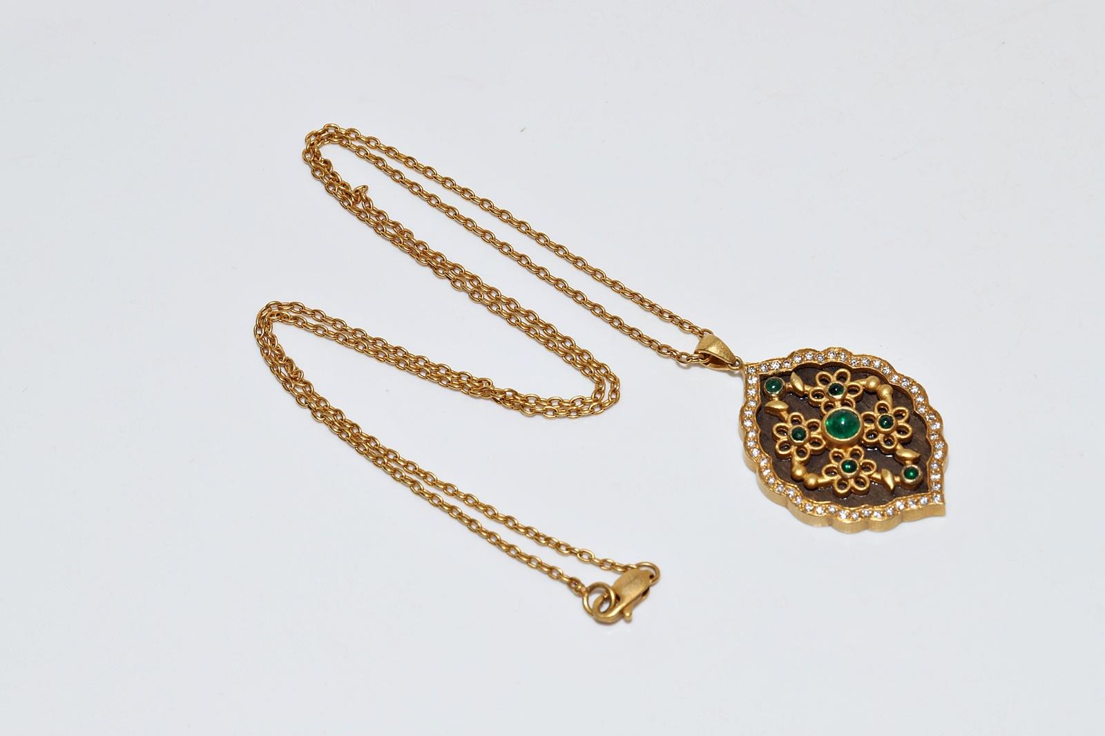 Vintage Circa 1990s 18k Gold Natural Diamond And  Emerald Pendant Necklace For Sale 11