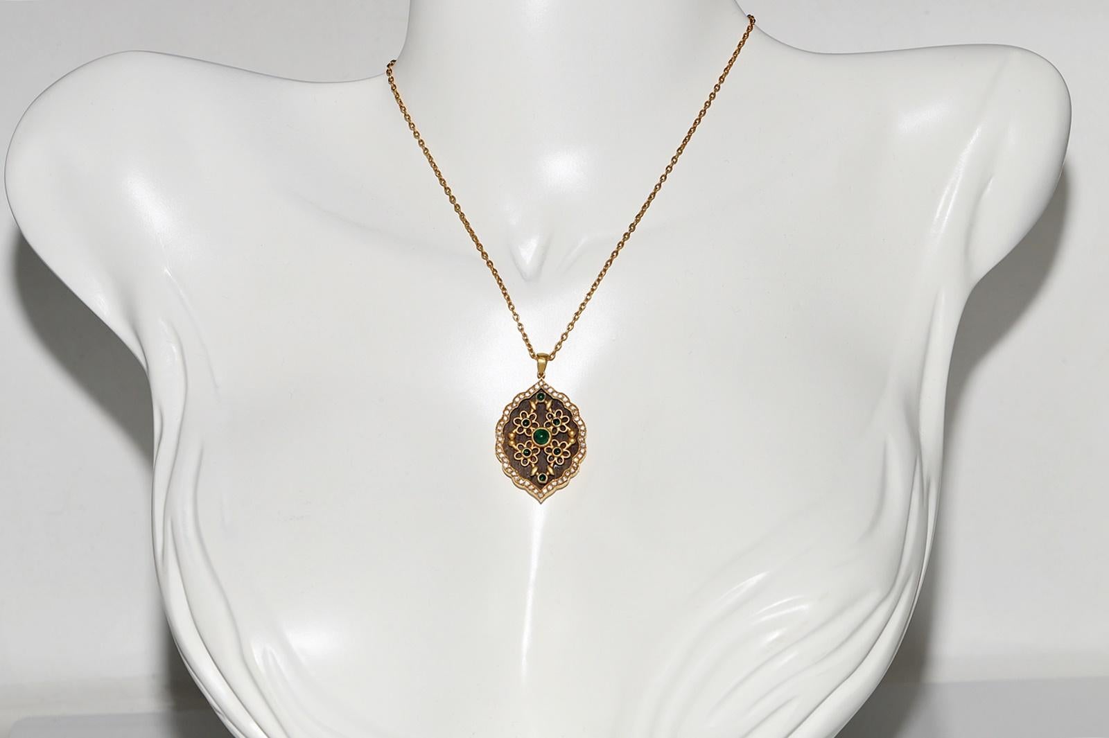 In sehr gutem Zustand.
Gesamtgewicht 11 Gramm.
Insgesamt ist Diamant 0,55 ct.
Der Diamant hat die Farbe G-H und die Reinheit vs-s1.
Insgesamt ist Smaragd 0,60 ct.
Die Gesamtlänge der Kette beträgt 44 cm.
Bitte kontaktieren Sie uns bei Fragen.