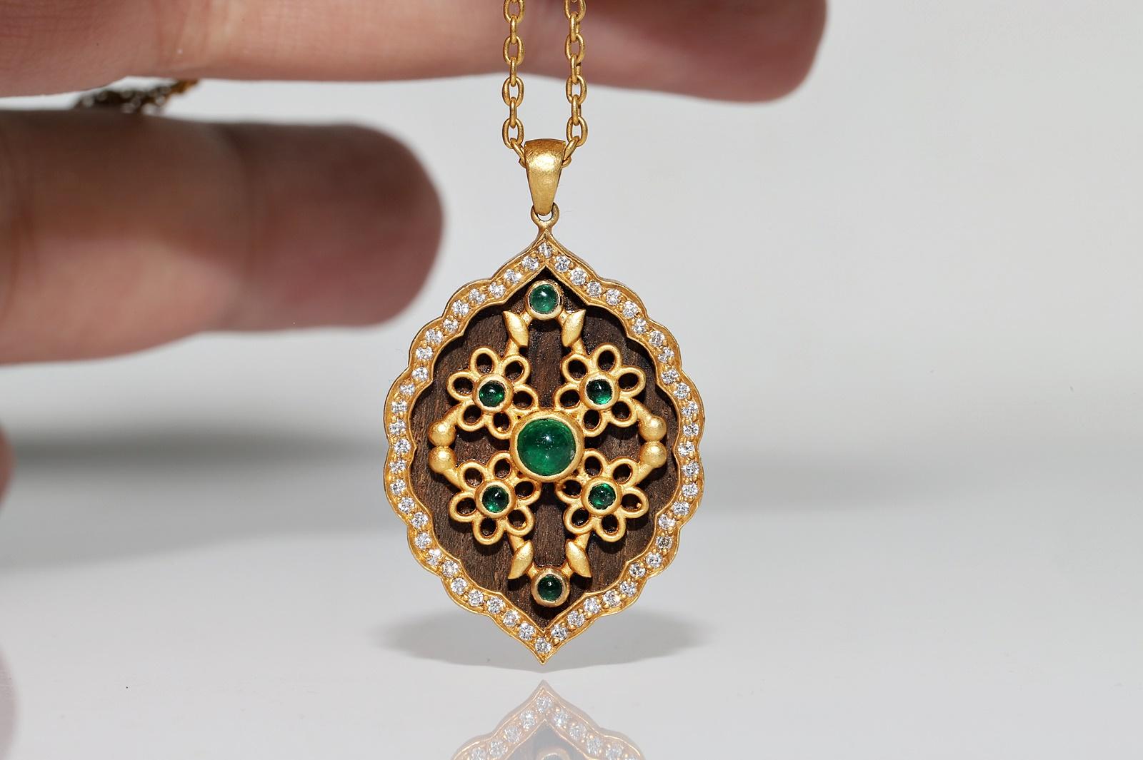 Brilliant Cut Vintage Circa 1990s 18k Gold Natural Diamond And  Emerald Pendant Necklace For Sale