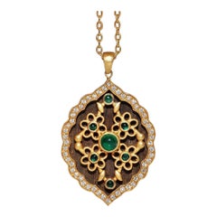 Vintage des années 1990 en or 18 carats avec diamants naturels Collier à pendentifs en émeraude