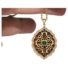 Vintage Circa 1990s 18k Gold Natural Diamond And  Emerald Pendant Necklace