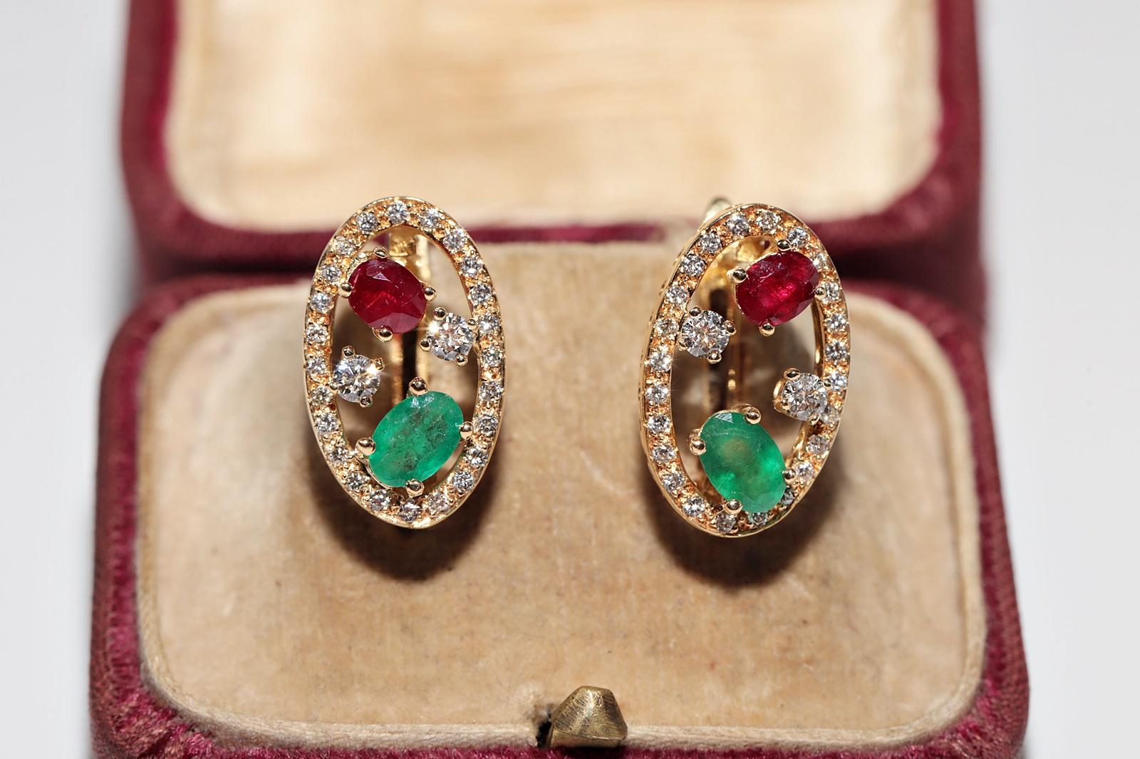 In sehr gutem Zustand.
Das Gesamtgewicht beträgt 8,3 Gramm.
Insgesamt ist der Diamant 1 ct.
Der Diamant hat die Farbe H und die Reinheit vvs-vs.
Insgesamt ist Smaragd und Rubin etwa 3 ct.
Die Box ist nicht enthalten.
Bitte kontaktieren Sie uns bei