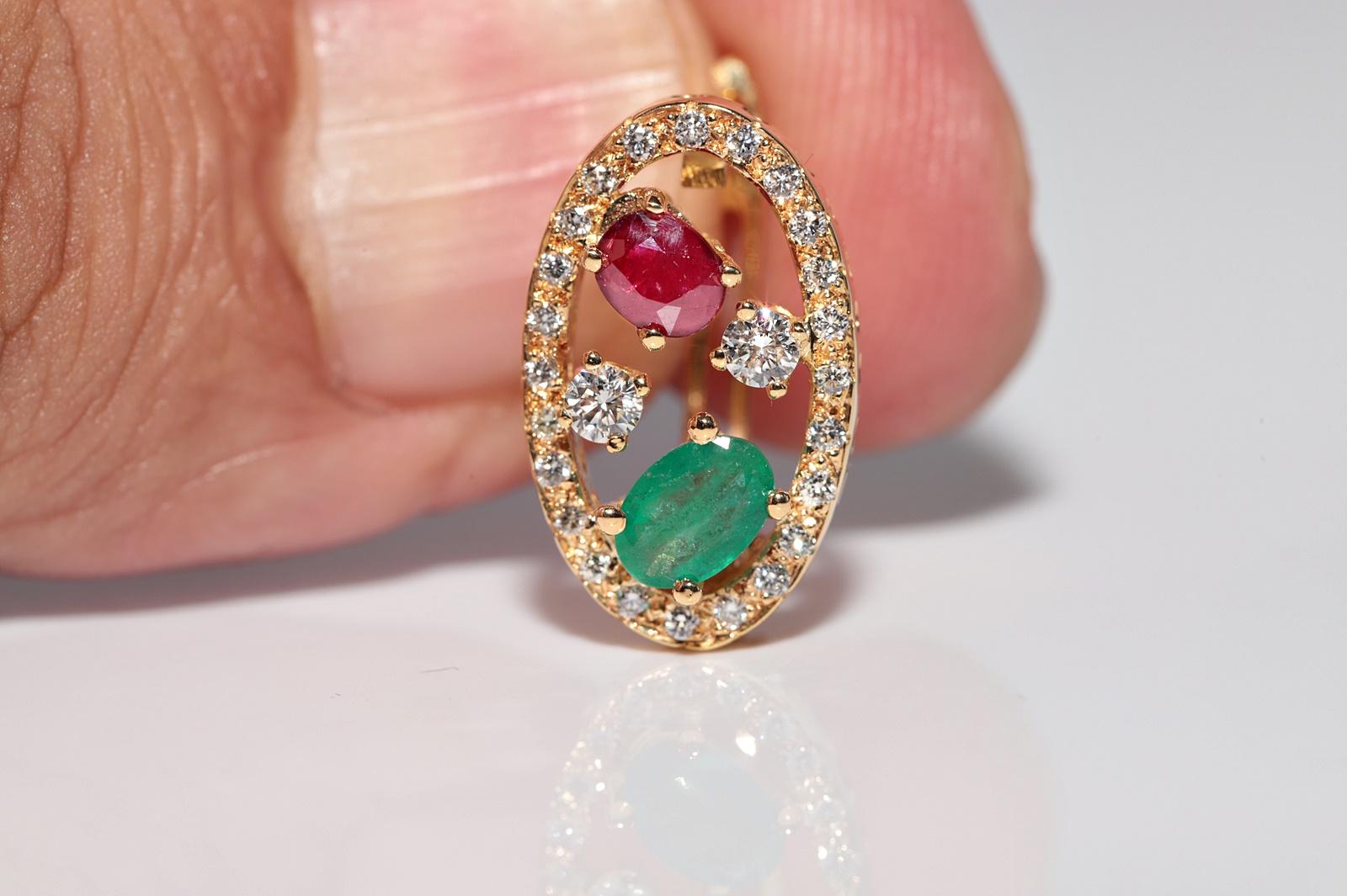 Vintage Circa 1990er Jahre 18k Gold natürlicher Diamant und Smaragd  Rubin-Ohrring Damen im Angebot