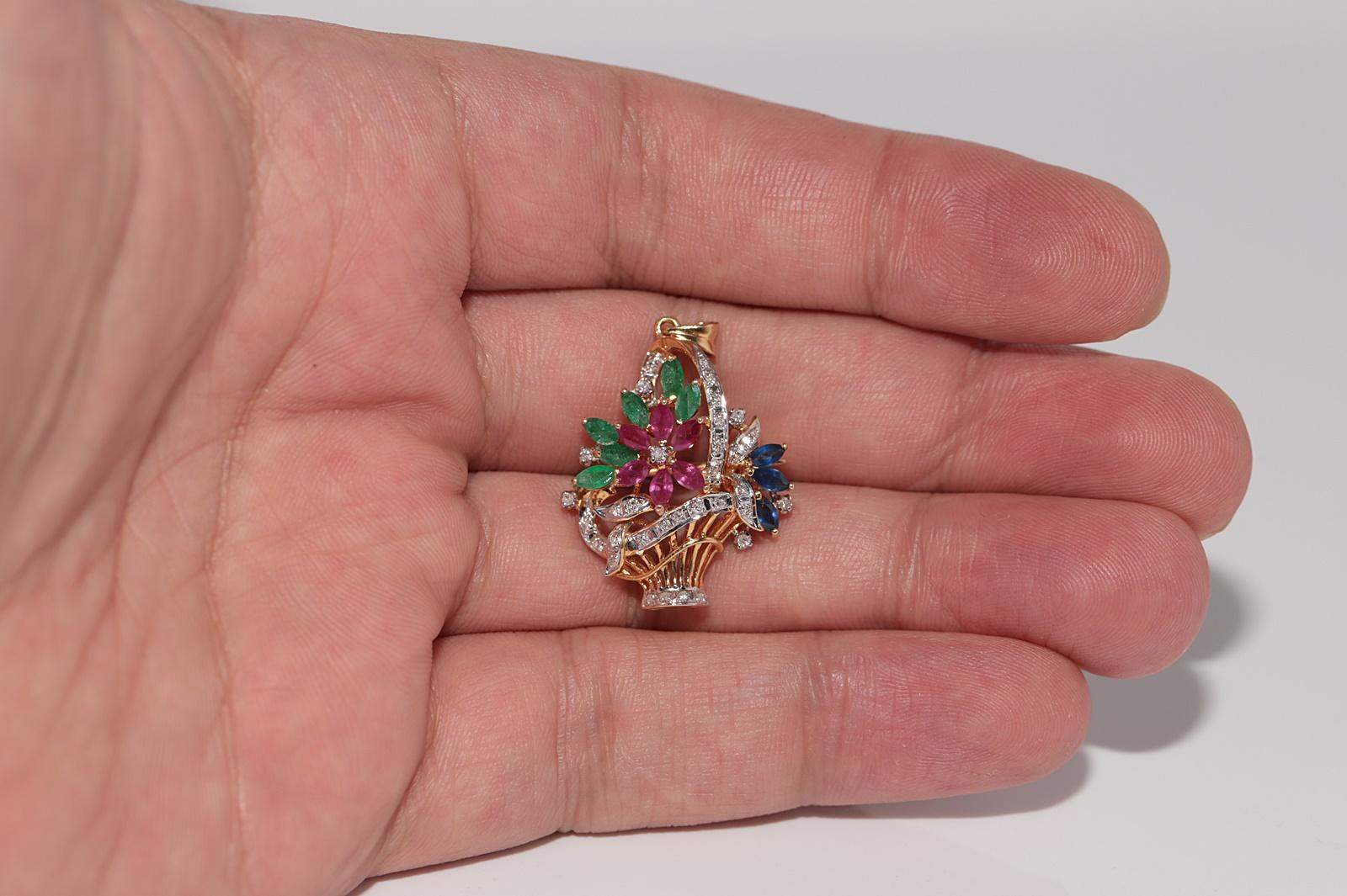 Vintage CIRCA 1990s 18k Gold Natürlicher Diamant und Smaragd Rubin Saphir Anhänger (Marquiseschliff) im Angebot