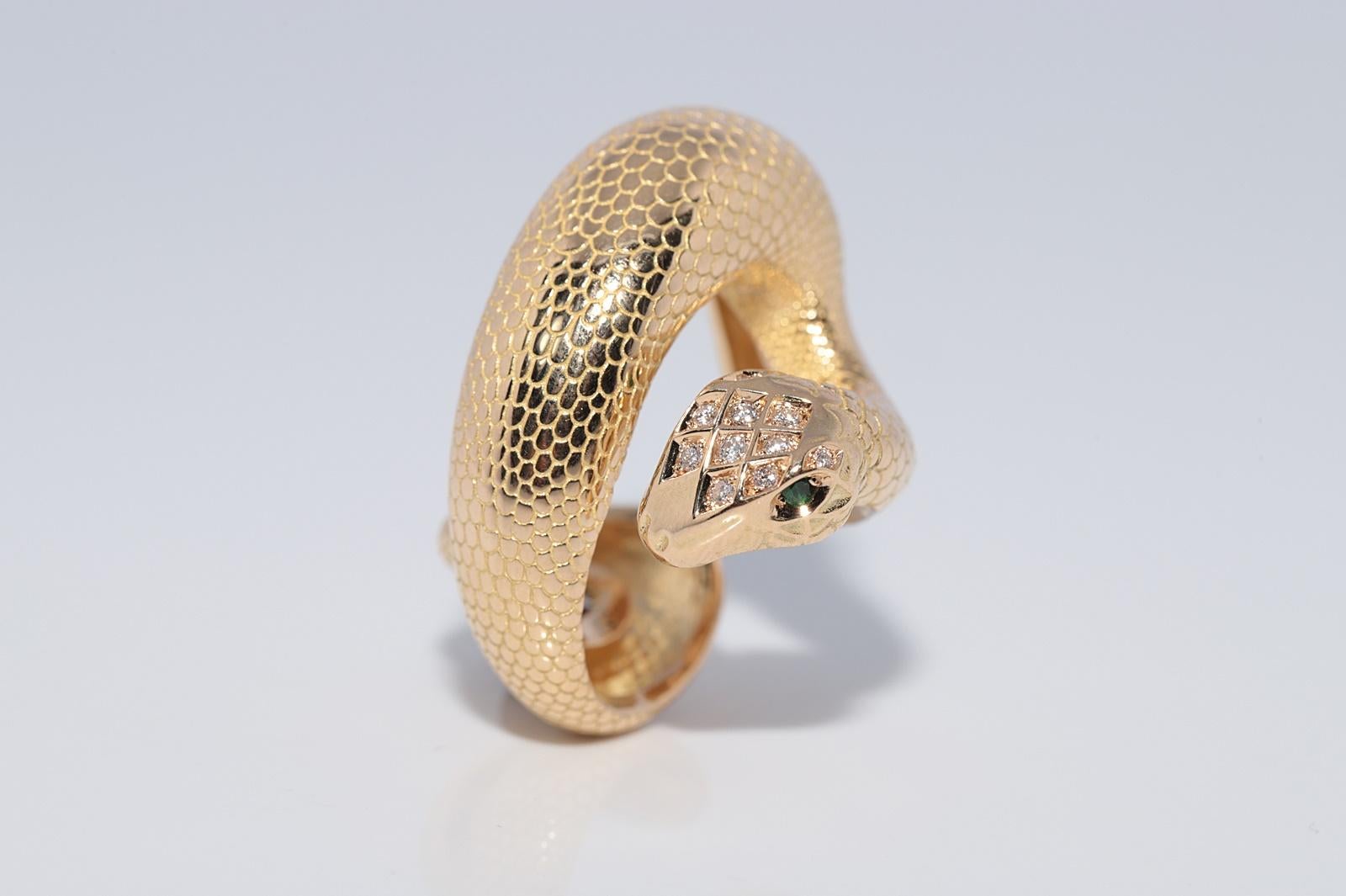 Vintage CIRCA 1990s 18k Gold Natürlicher Diamant und Smaragd Schlange Starker Ring im Angebot 6