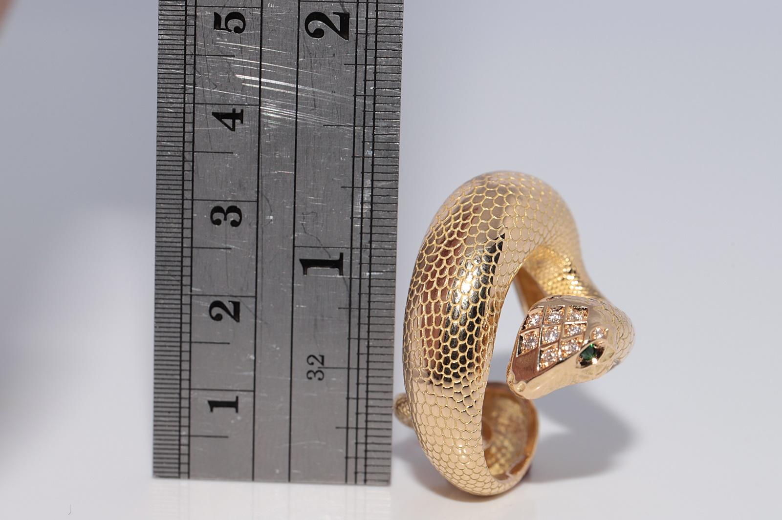 Vintage CIRCA 1990s 18k Gold Natürlicher Diamant und Smaragd Schlange Starker Ring im Angebot 8