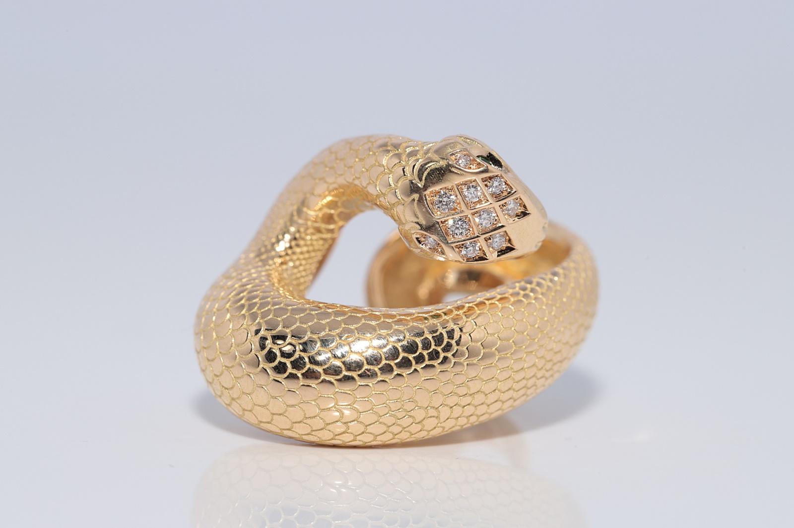 Vintage CIRCA 1990s 18k Gold Natürlicher Diamant und Smaragd Schlange Starker Ring im Angebot 2