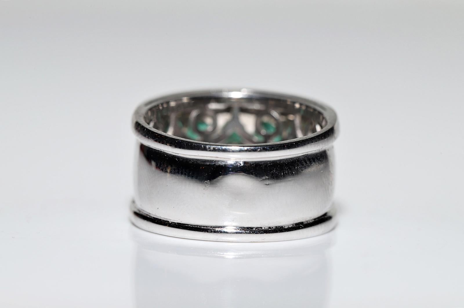 Vintage Circa 1990er Jahre 18k Gold natürlicher Diamant und Smaragd  Starker Ring im Angebot 4