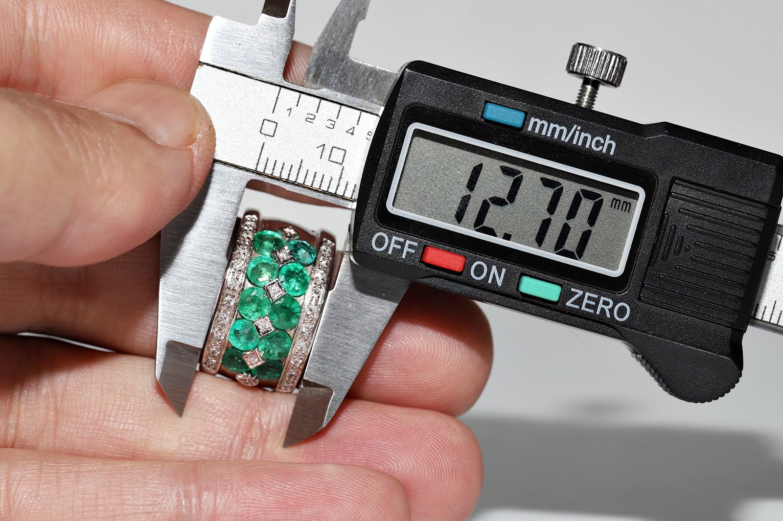 Vintage Circa 1990er Jahre 18k Gold natürlicher Diamant und Smaragd  Starker Ring im Angebot 7