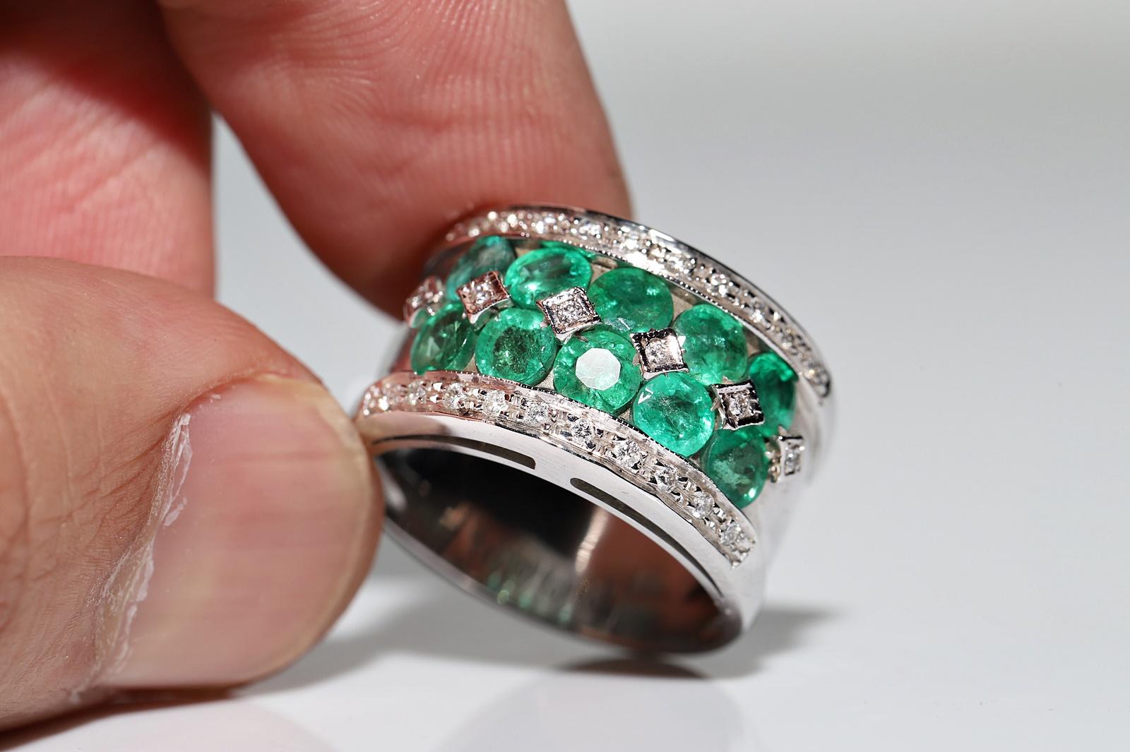 Vintage Circa 1990er Jahre 18k Gold natürlicher Diamant und Smaragd  Starker Ring im Angebot 3