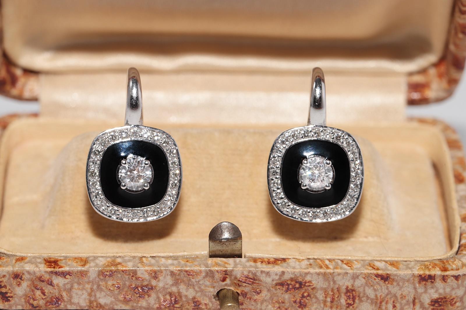 In sehr gutem Zustand.
Das Gesamtgewicht beträgt 9 Gramm.
Der Hauptdiamant ist einer von ihnen mit etwa 0,40 ct.
Insgesamt ist alles Diamant 1,10 ct.
Der Diamant hat die Farbe F und die Reinheit vvs1-vs1.
Die Schachtel ist nicht enthalten.
Bitte