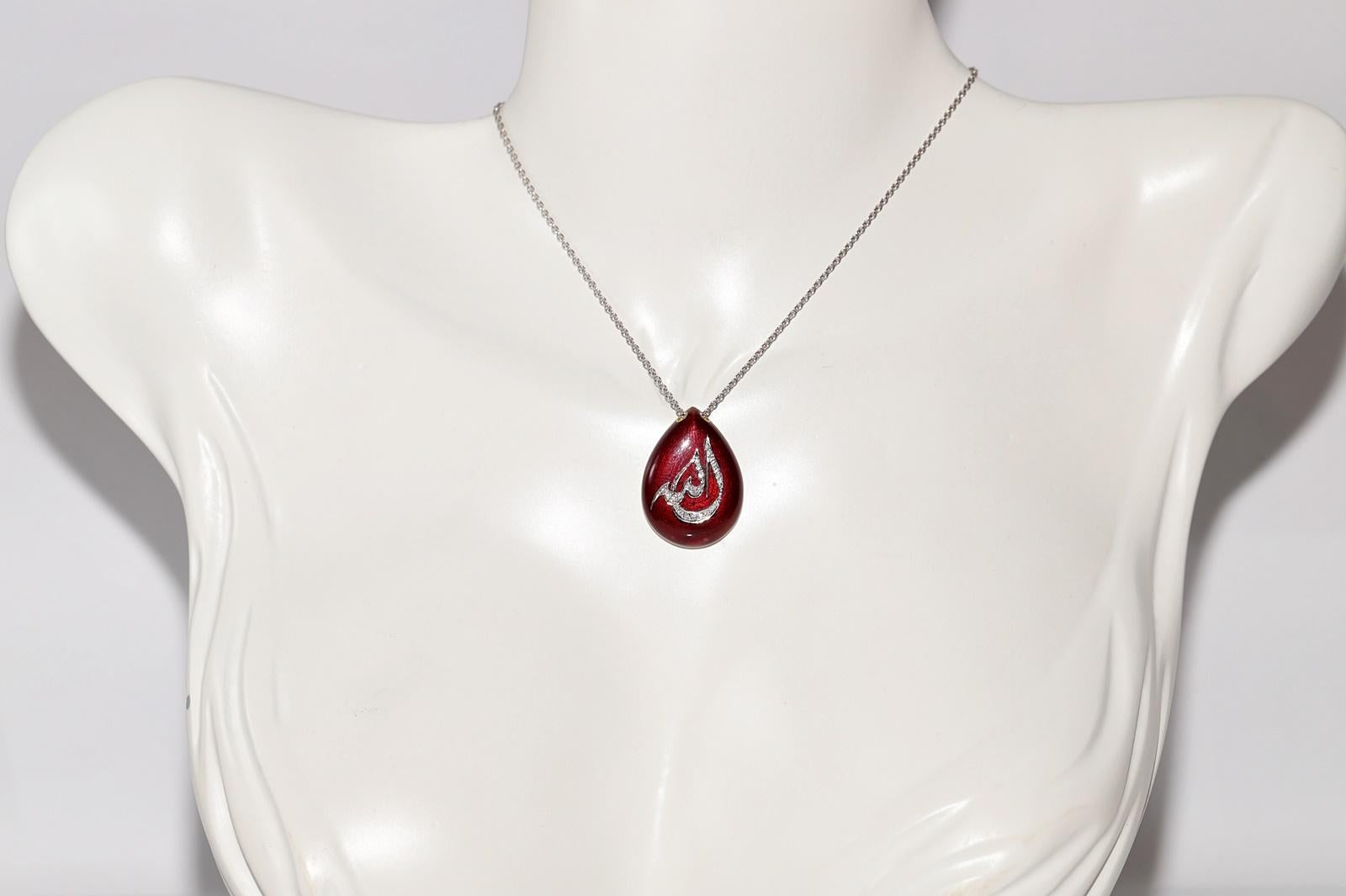 Vintage Circa 1990er Jahre 18k Gold Natürlicher Diamant und Emaille Gott geschriebene Halskette (Brillantschliff) im Angebot