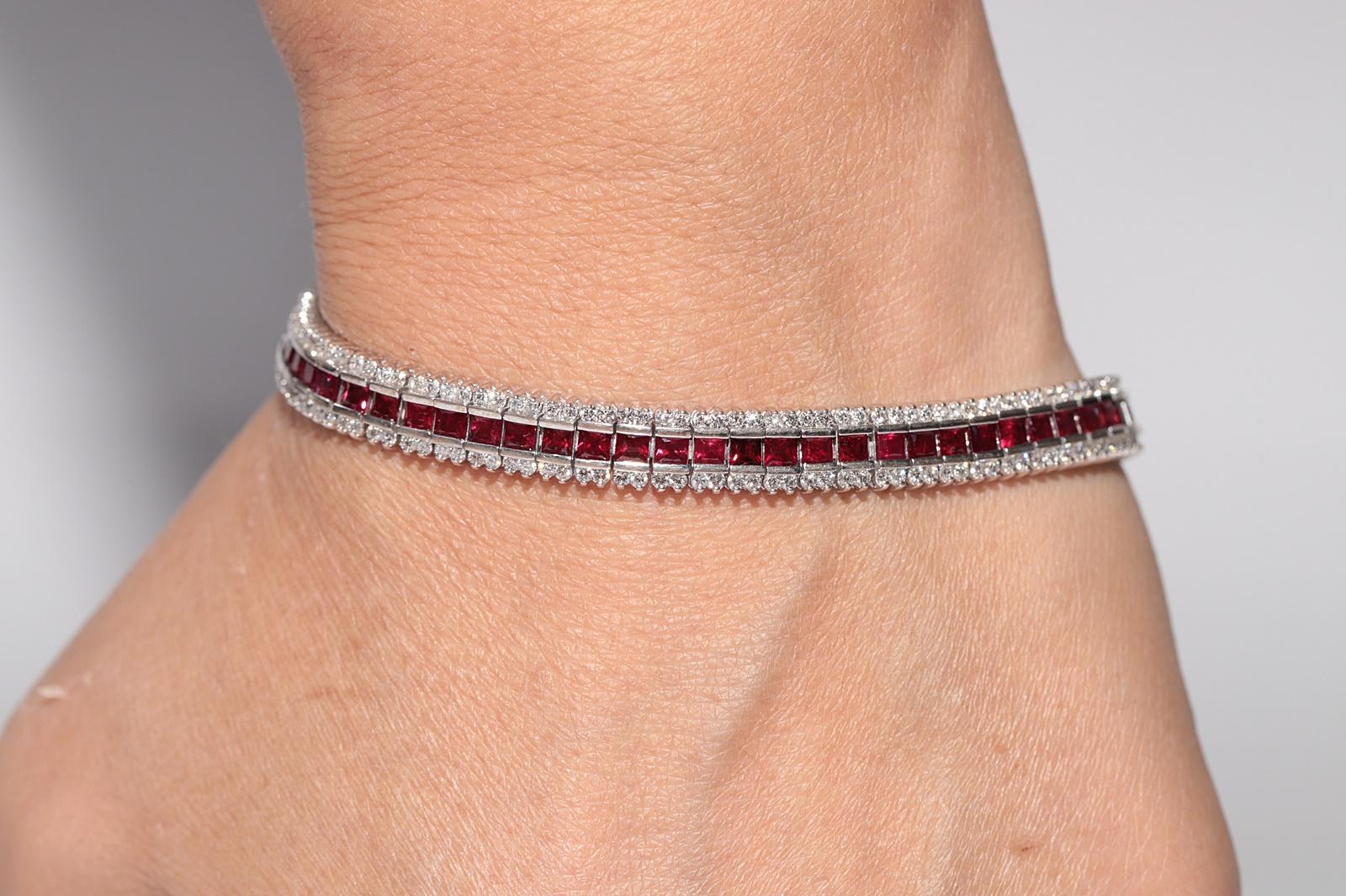 Vintage Circa 1990er Jahre 18k Gold Natürlicher Diamant und natürlicher Rubin Dekoriertes Vintage-Armband im Angebot 11