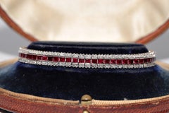 Vintage Circa 1990er Jahre 18k Gold Natürlicher Diamant und natürlicher Rubin Dekoriertes Vintage-Armband