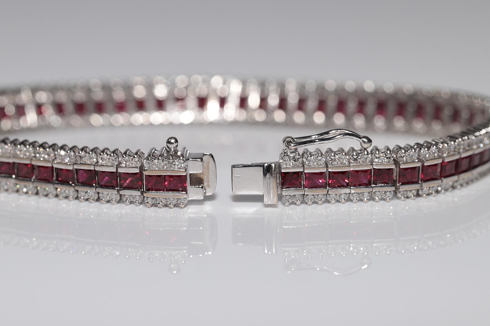 Vintage Circa 1990er Jahre 18k Gold Natürlicher Diamant und natürlicher Rubin Dekoriertes Vintage-Armband Damen im Angebot