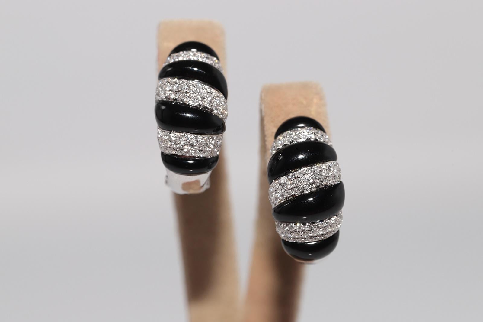 Vintage CIRCA 1990er Jahre 18k Gold Natürlicher Diamant und Onyx Dekorierter Ohrring (Retro) im Angebot