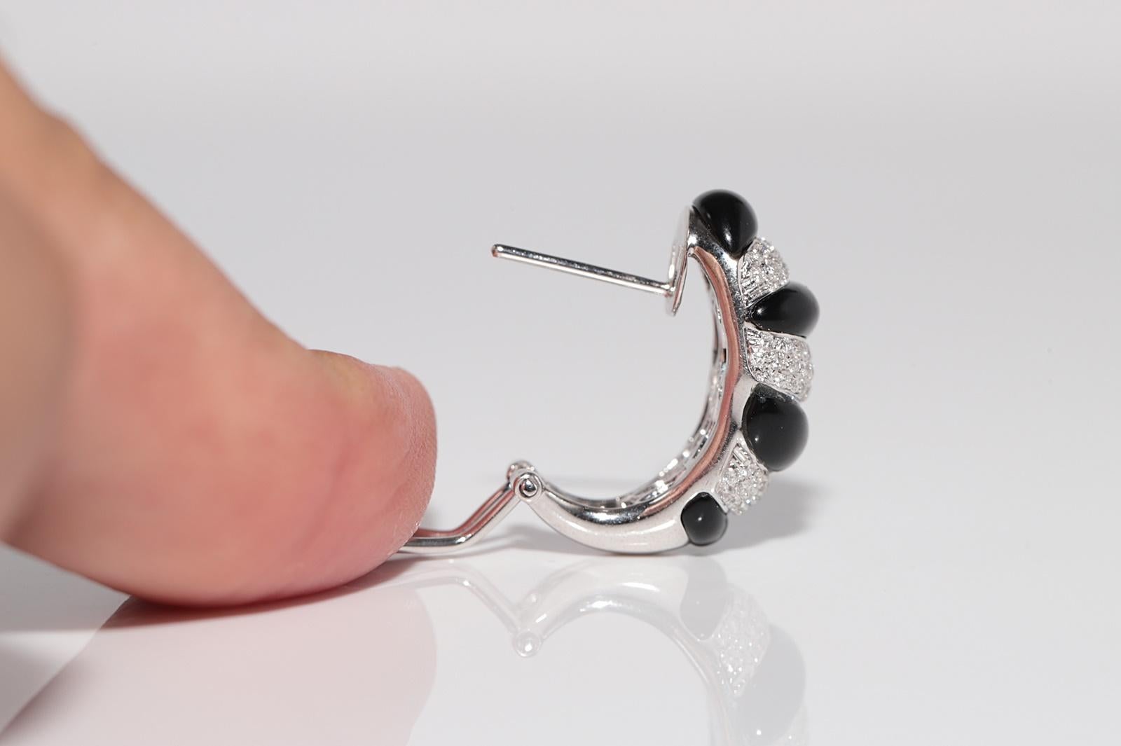 Vintage CIRCA 1990er Jahre 18k Gold Natürlicher Diamant und Onyx Dekorierter Ohrring im Angebot 1