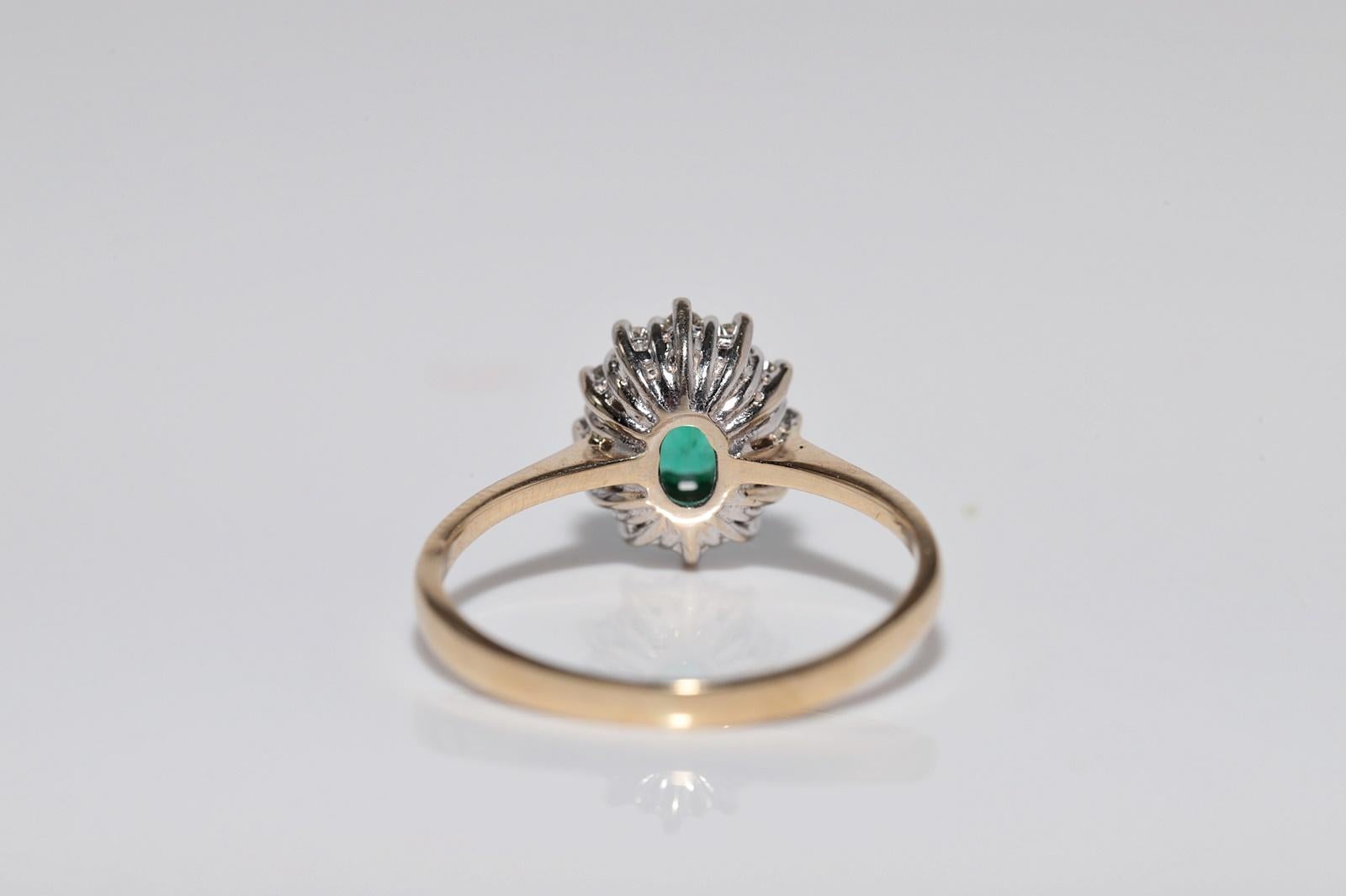 Vintage CIRCA 1990er Jahre 18k Gold Natürlicher Diamant und Ovalschliff Smaragd Hübscher Ring im Angebot 6