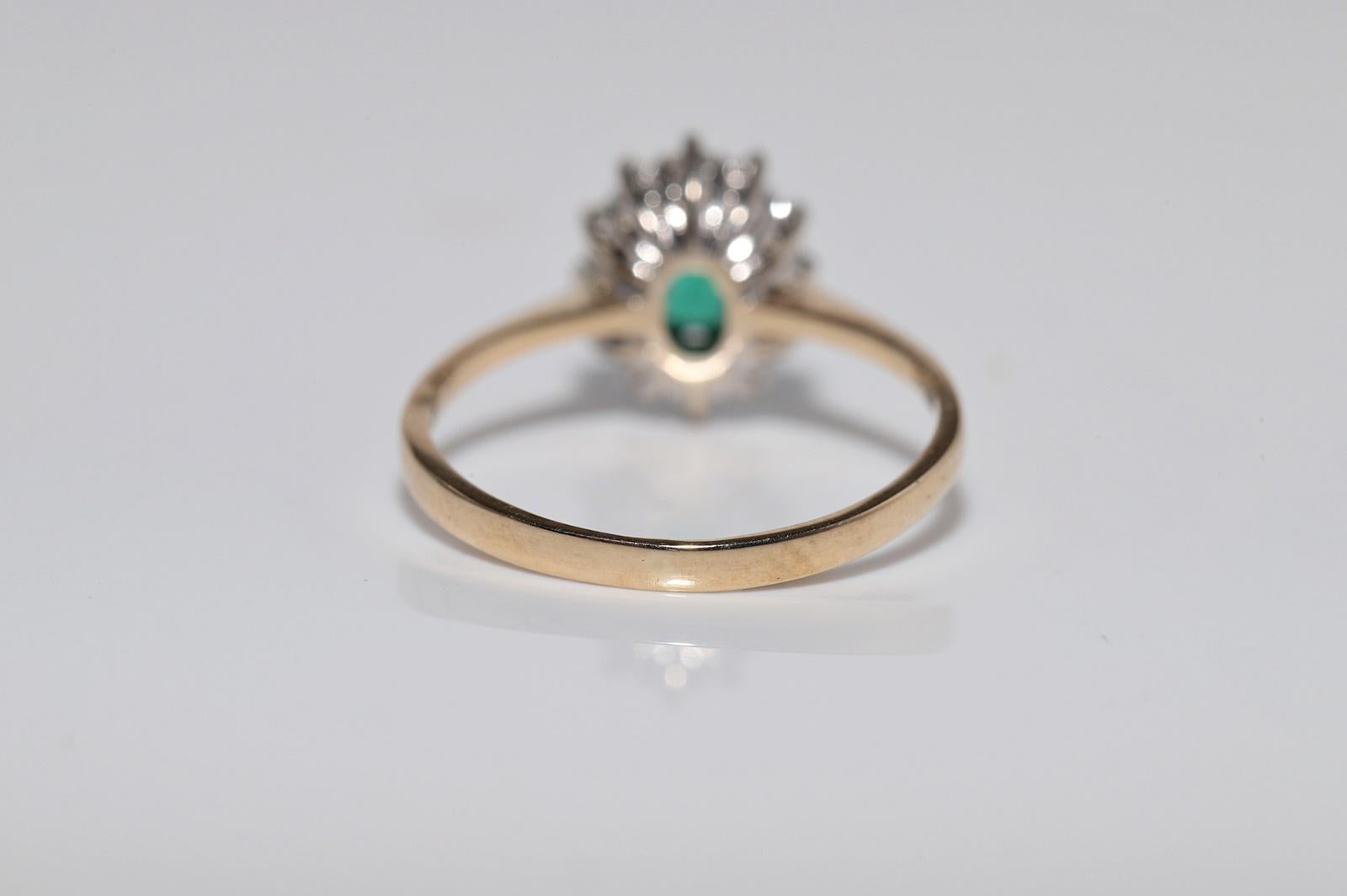 Vintage CIRCA 1990er Jahre 18k Gold Natürlicher Diamant und Ovalschliff Smaragd Hübscher Ring im Angebot 7