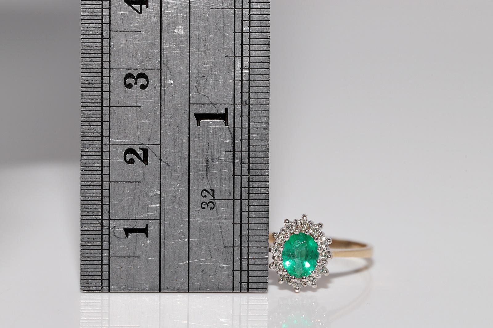 Vintage CIRCA 1990er Jahre 18k Gold Natürlicher Diamant und Ovalschliff Smaragd Hübscher Ring im Angebot 9
